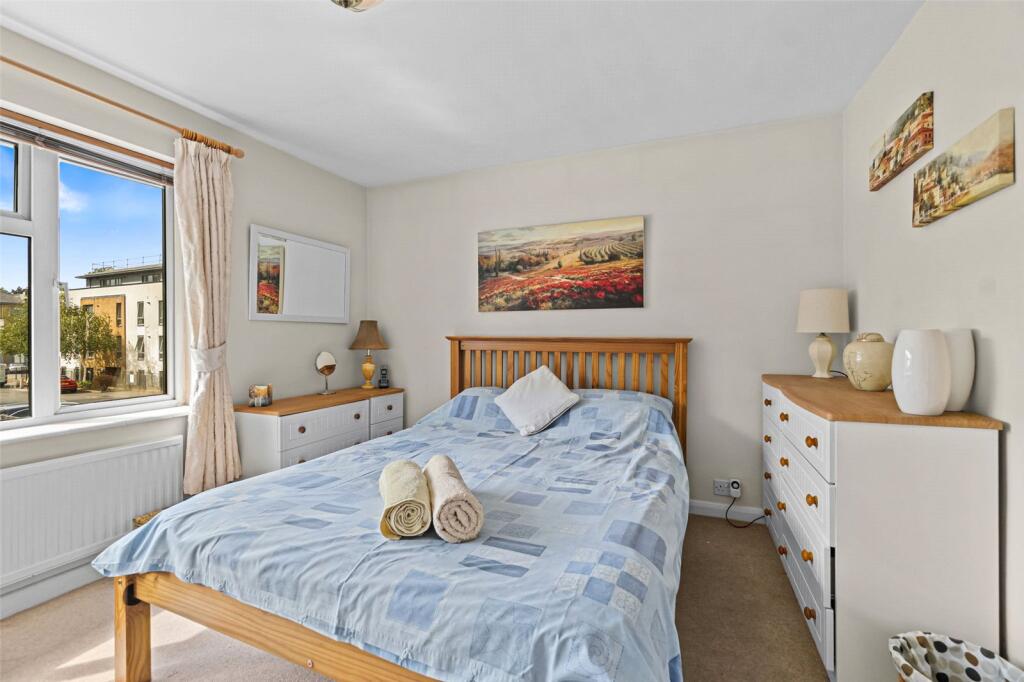 House in Twickenham - More