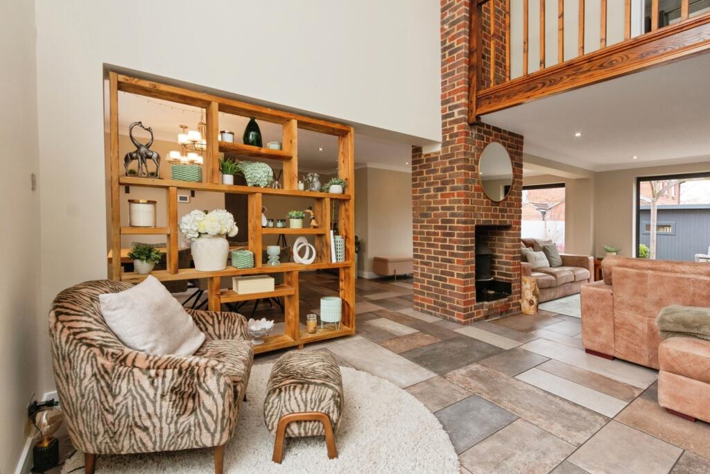 Van Dyck Close, Basingstoke, Hampshire, RG21 photo 2