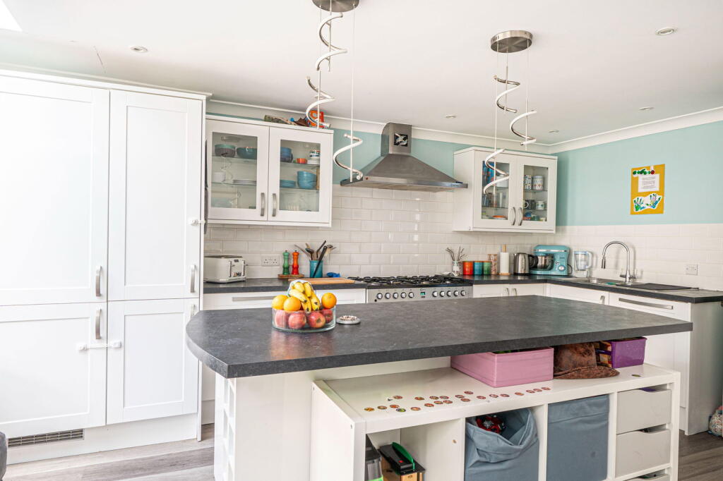 Lightsfield, Oakley, Basingstoke, RG23 7BY photo 2