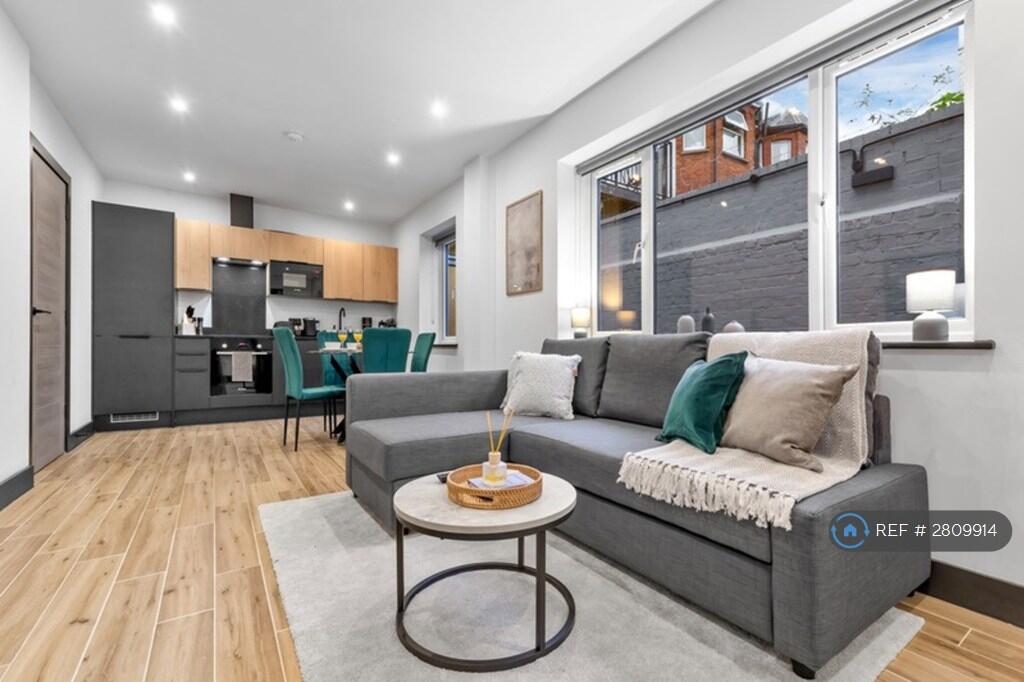 Main image of property: High Road, London, N12