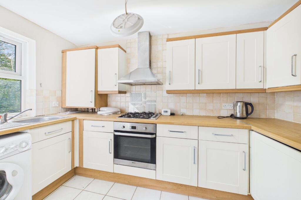 Apartment in Wokingham, Emmbrook - View 4