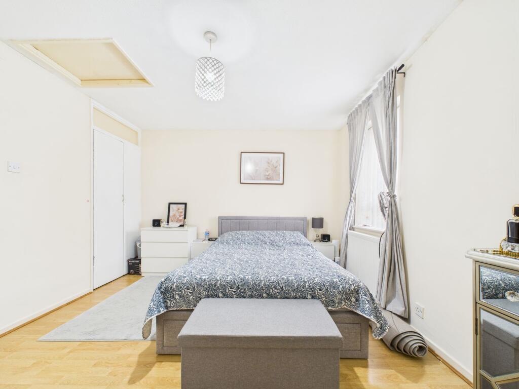 Tuscan Close, Tilehurst, RG30 – další