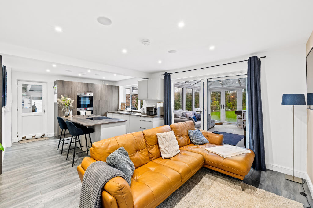 Main image of property: Ref: EL - Povey Cross Road, Horley, RH6 0AE