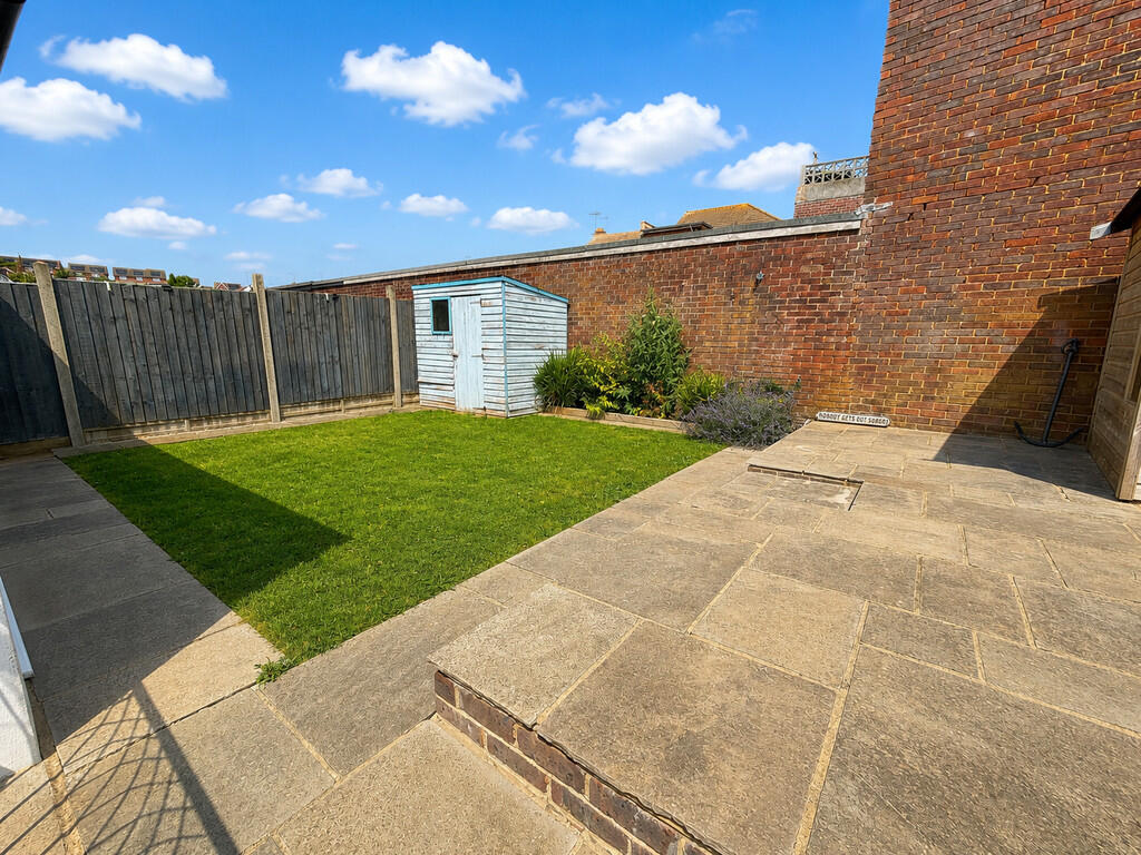 Heathfield Crescent, Portslade photo 2