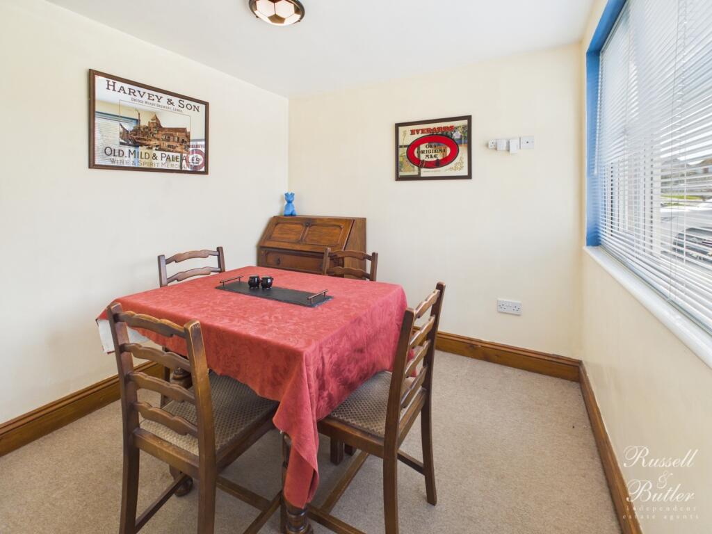 Buckingham Road, Steeple Claydon, Buckingham, MK18 2QB photo 4