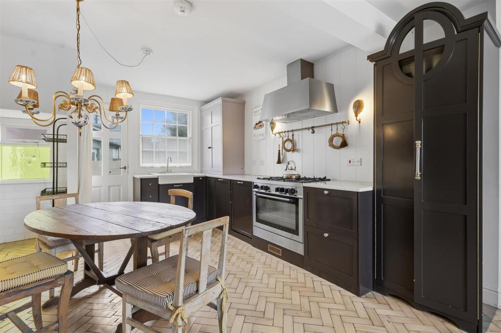 Main image of property: The Bayle, Folkestone