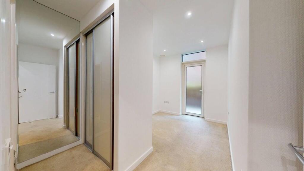 Apartment in Croydon - View 4