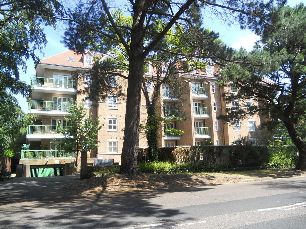 2-bed apartment on Embassy Court, 26 Gervis Road, East Cliff, Bournemouth, BH1, £300,000