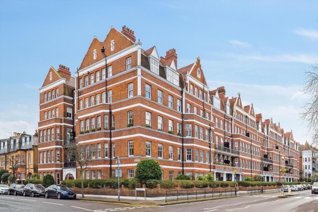 2-bed flat on Prince Of Wales Drive, Battersea, £590,000