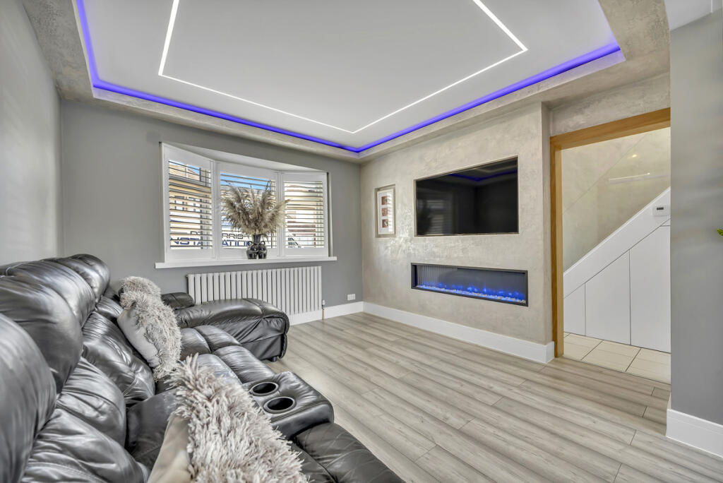 House in London, Collier Row - View 5