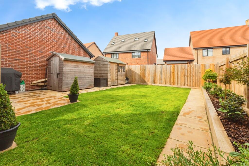 Briggington Way, LEIGHTON BUZZARD photo 2