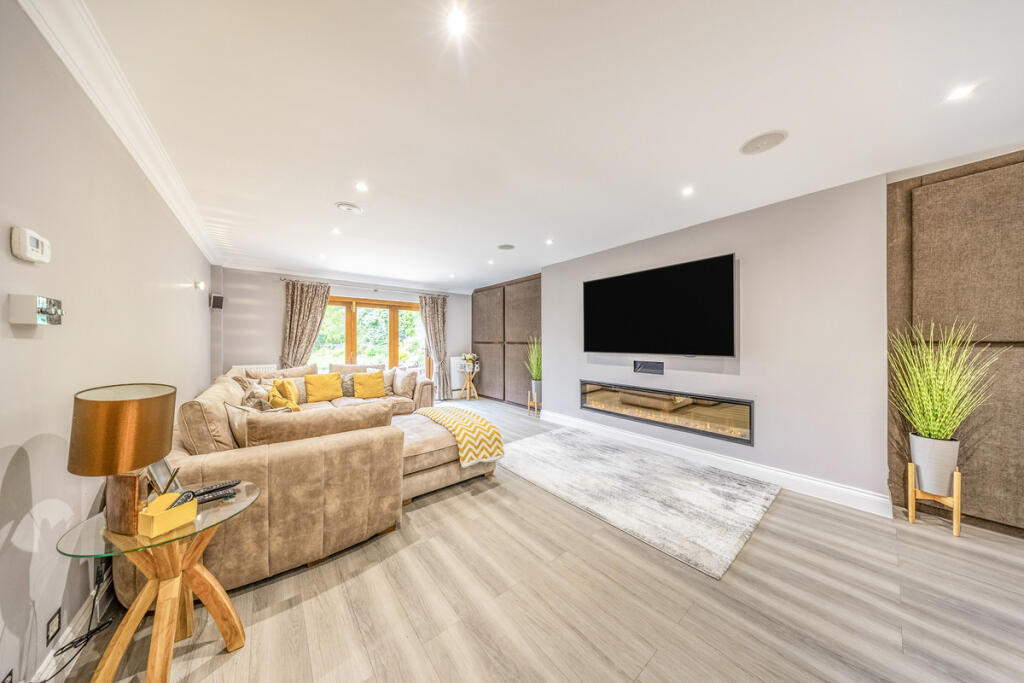 Finchampstead Road, Wokingham, RG40 - View 4