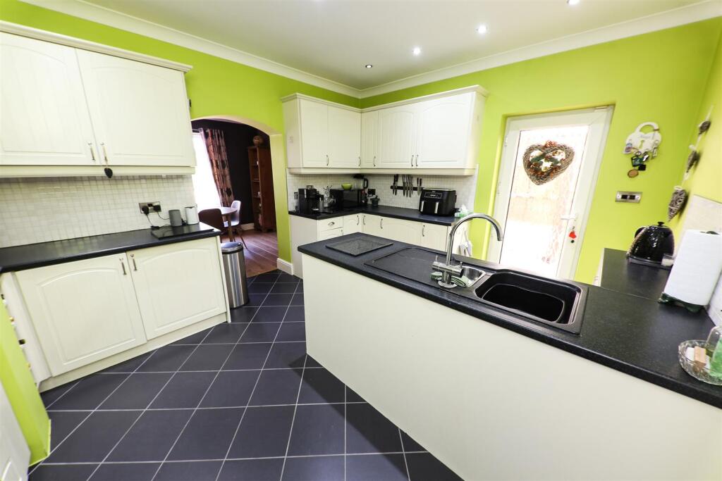 House in Doncaster, Hatfield - More