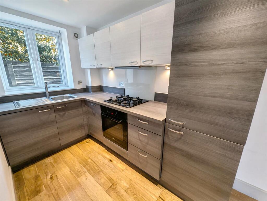 Apartment in Southend-on-Sea - View 4
