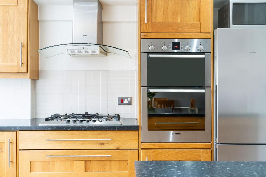 House in Epsom, Nork - View 5