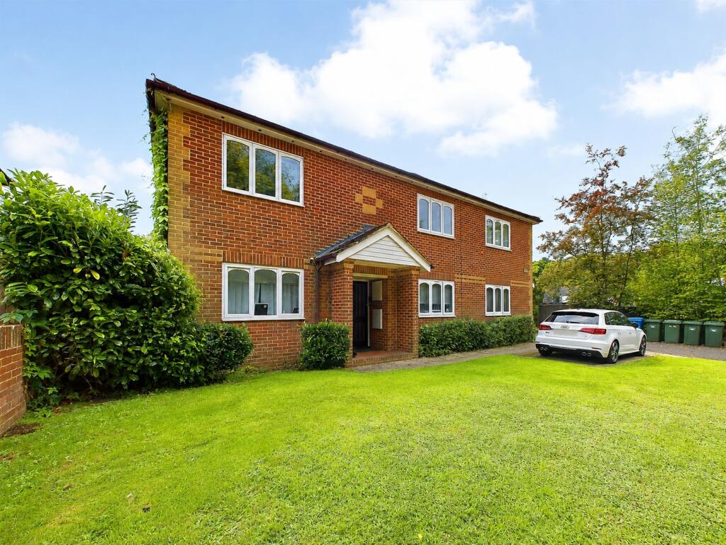 Main image of property: Manuka Court, 142 High Street, Sandhurst, Berkshire, GU47