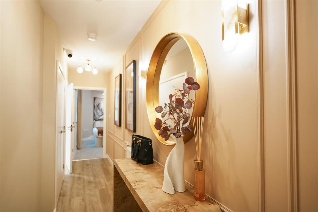 Apartment in Southall - View 5
