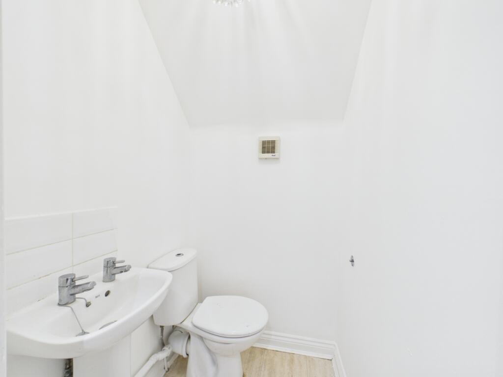 House in Gloucester - View 4
