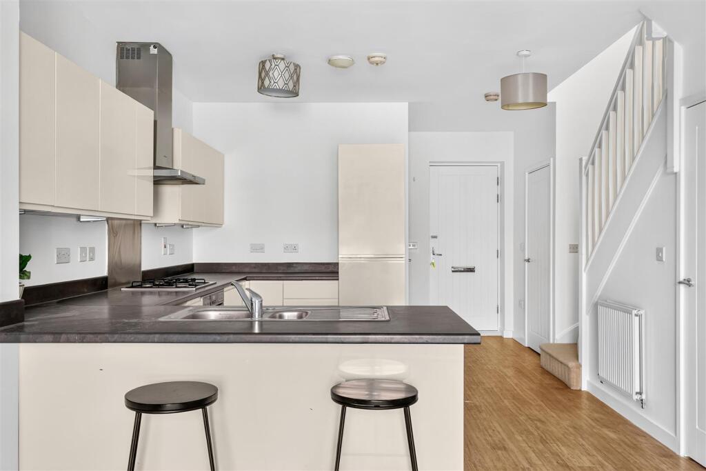 House in London, Fairlop - View 5