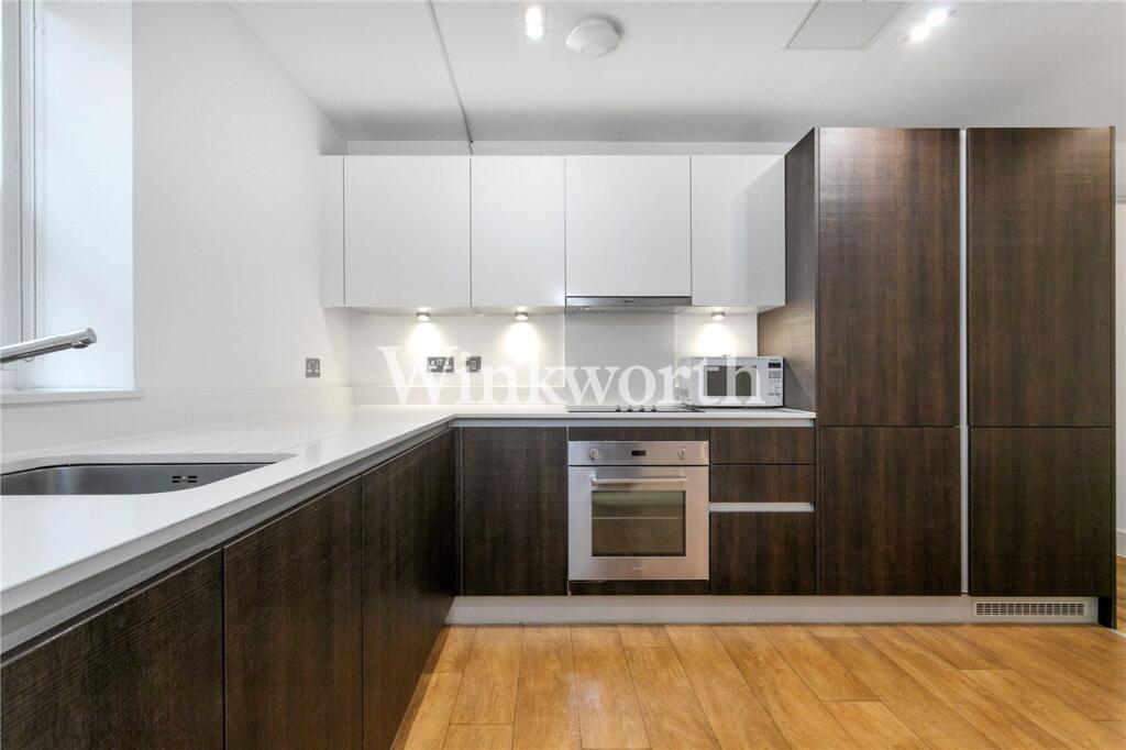 Main image of property: Green Lanes, London, N13