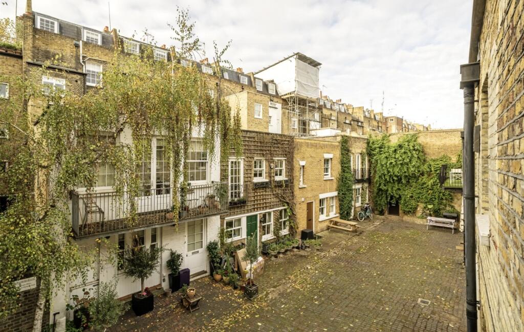 3 bedroom end of terrace house for rent