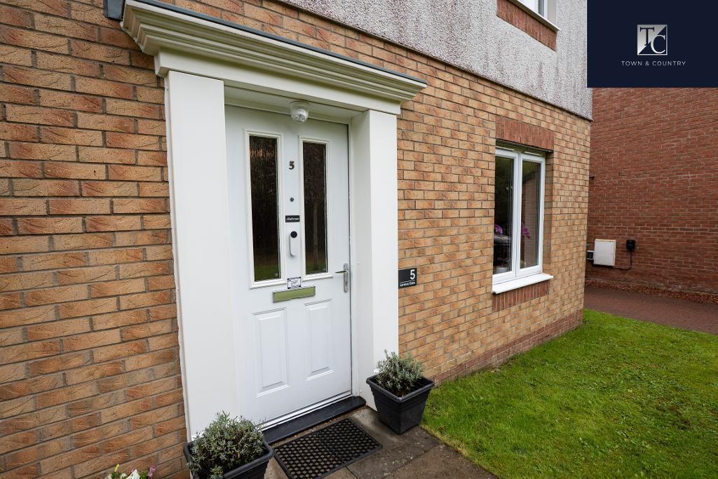House in Glasgow, North Lanarkshire - More