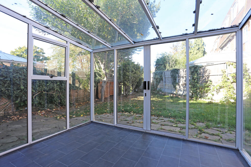 House in Romford - More