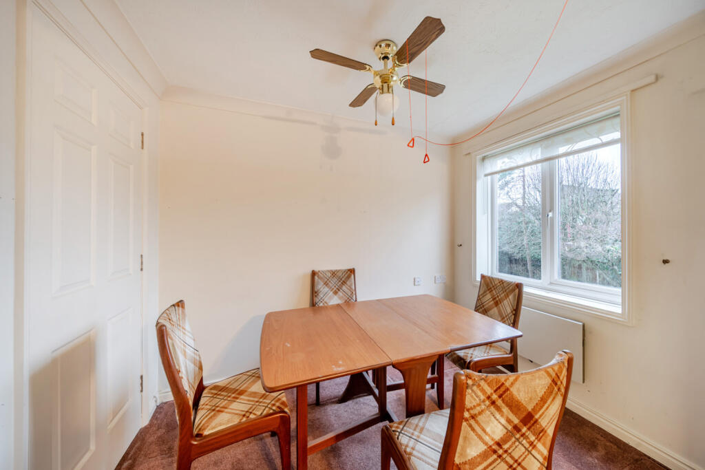 Pembroke Lodge, Du Cros Drive, Stanmore photo 4