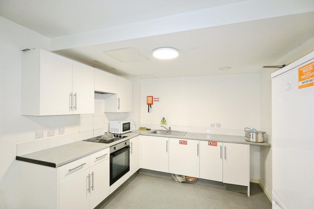 Apartment in Sheffield, Moorfoot, Broomhall - View 4