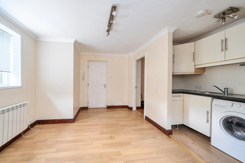Apartment in Lye Green, Hilltop, Chesham - View 5