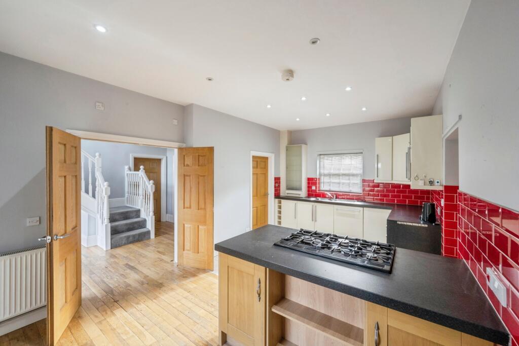 House in Doncaster, Bawtry - More