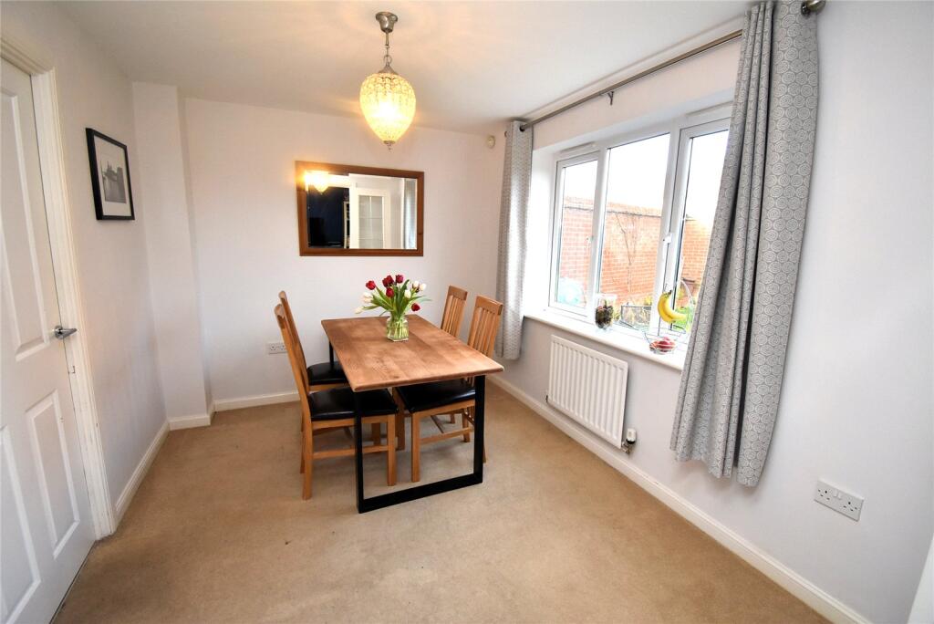 Lake View, Houghton Regis, Dunstable, Bedfordshire, LU5 photo 4