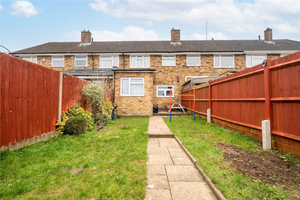 Main image of property: Grovebury Close, Dunstable, Bedfordshire, LU6