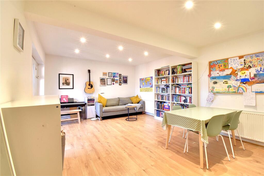 Apartment in Watford - View 2