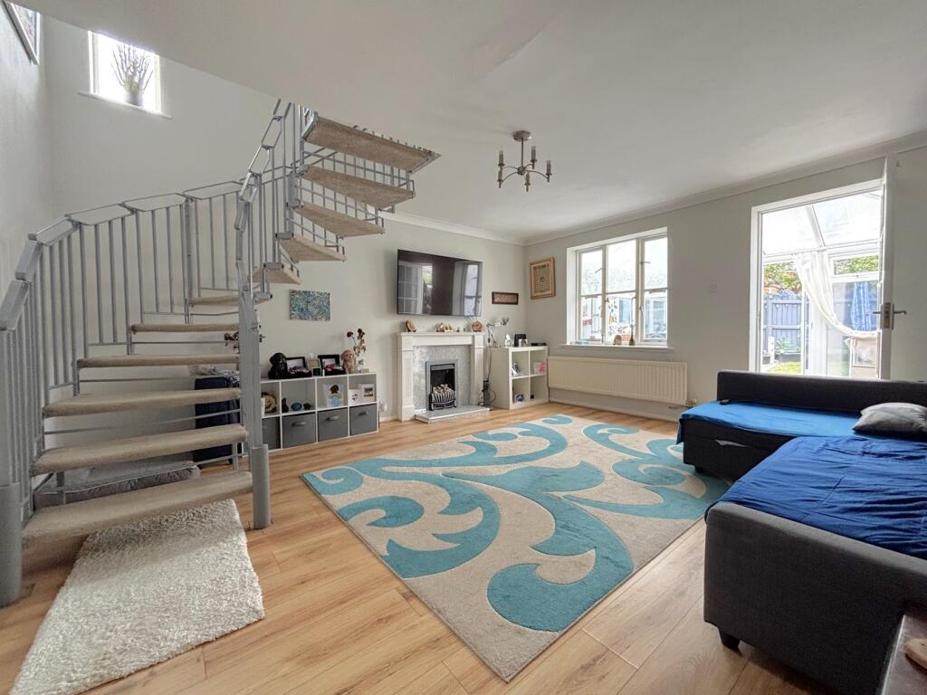 House in North Hertfordshire, Hertfordshire - View 2