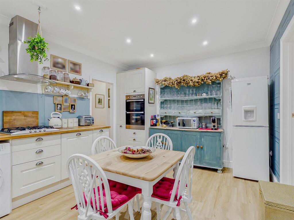 Royal Oak Gardens, Malvern - View 5