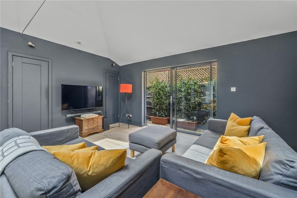 House in Twickenham - View 5