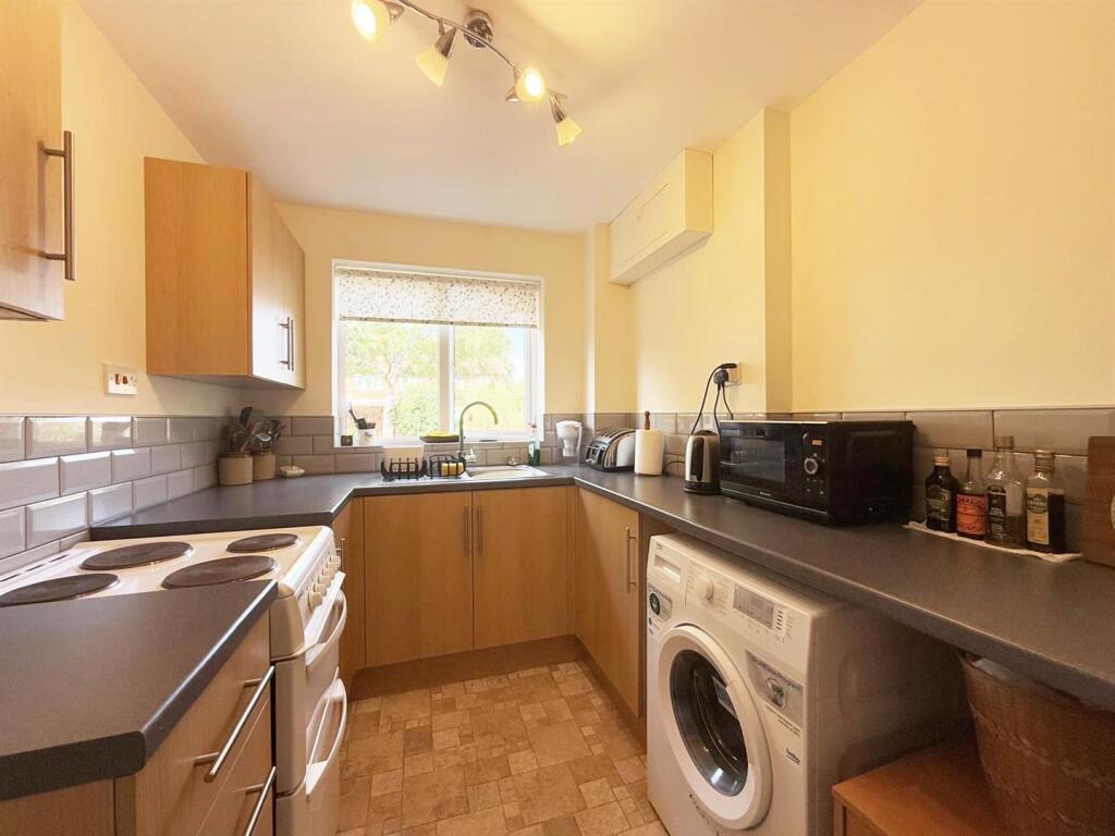 Barton Close, Castlefields, Shrewsbury photo 4