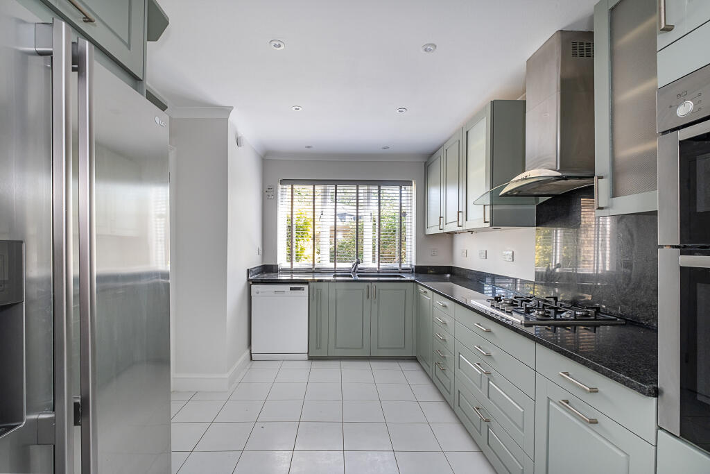Albany Passage, Richmond, TW10 - View 5