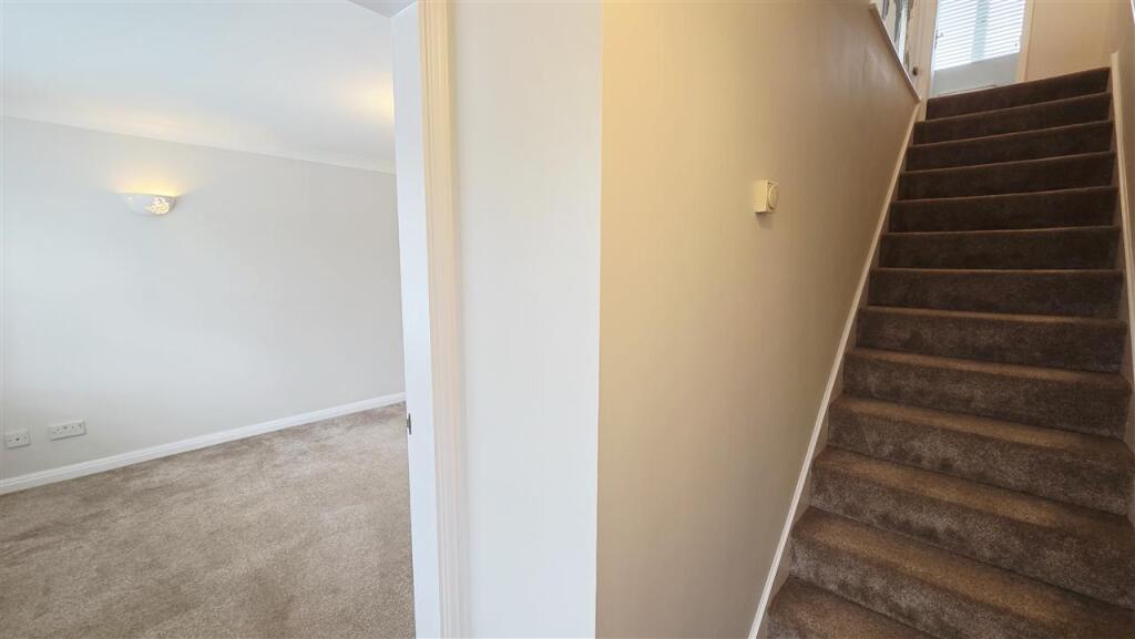 Millbrook Close, Winsford photo 4