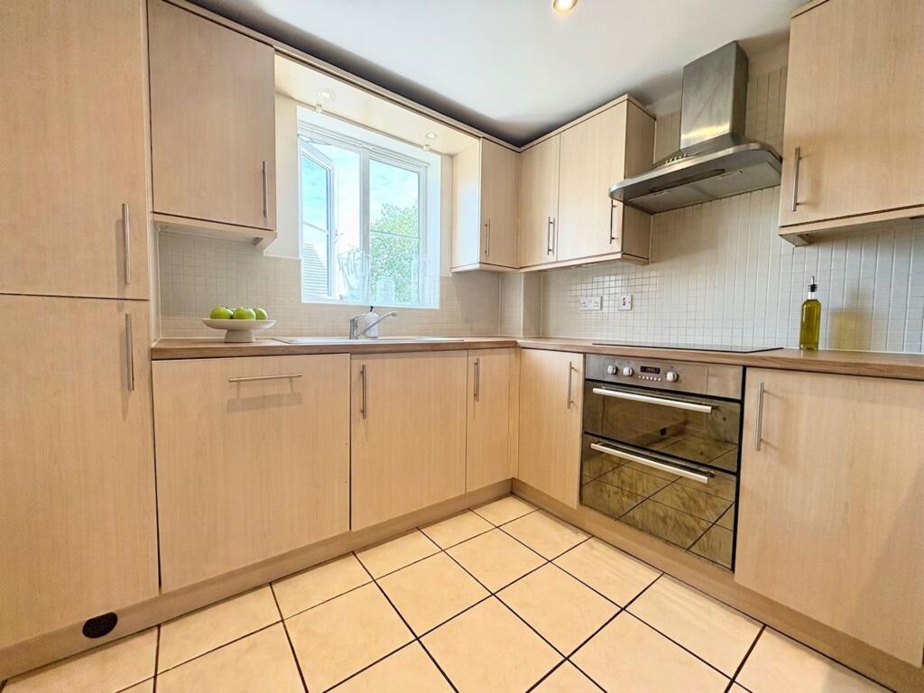 3 bedroom end of terrace house for rent