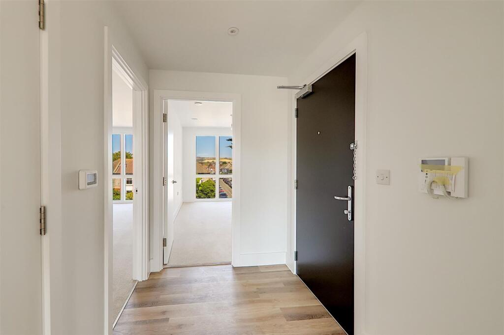 Apartment in Worthing, West Sussex - View 5
