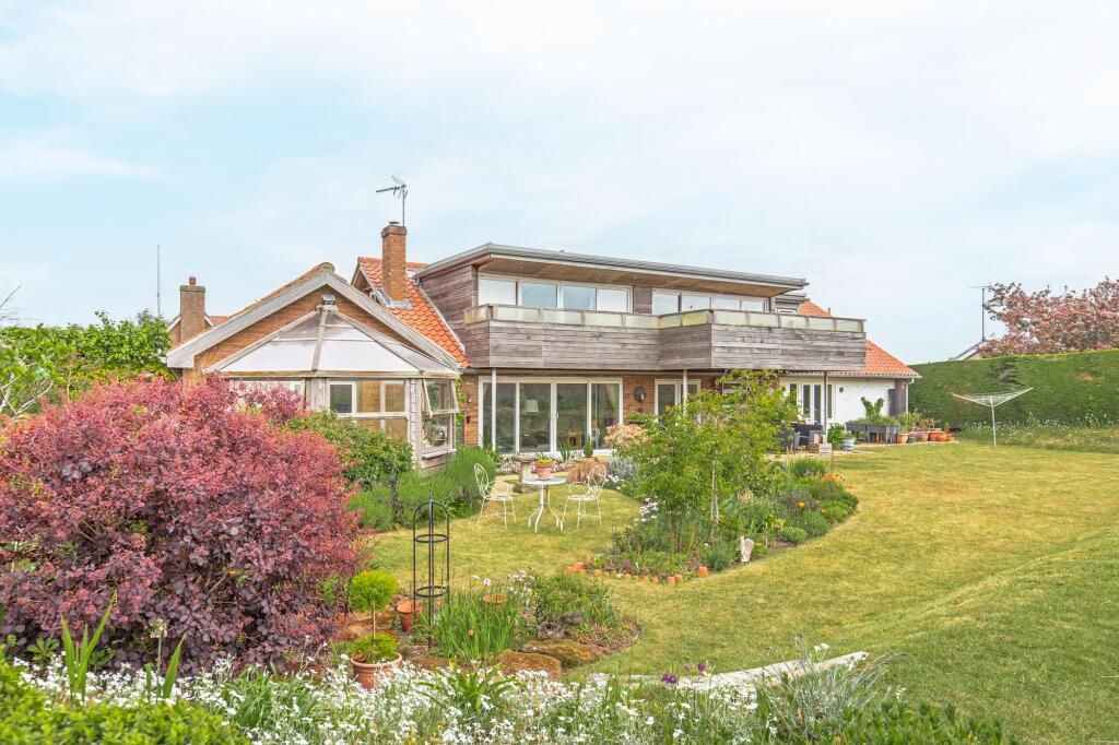 Main image of property: Private Setting with Far-Reaching Views in Thornham