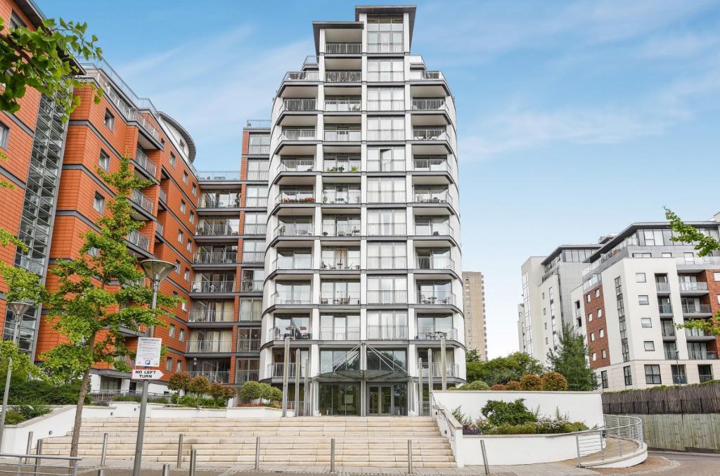 Main image of property: Holland Gardens, Brentford, Kew Bridge, Kew Gardens, London, TW8 0BH
