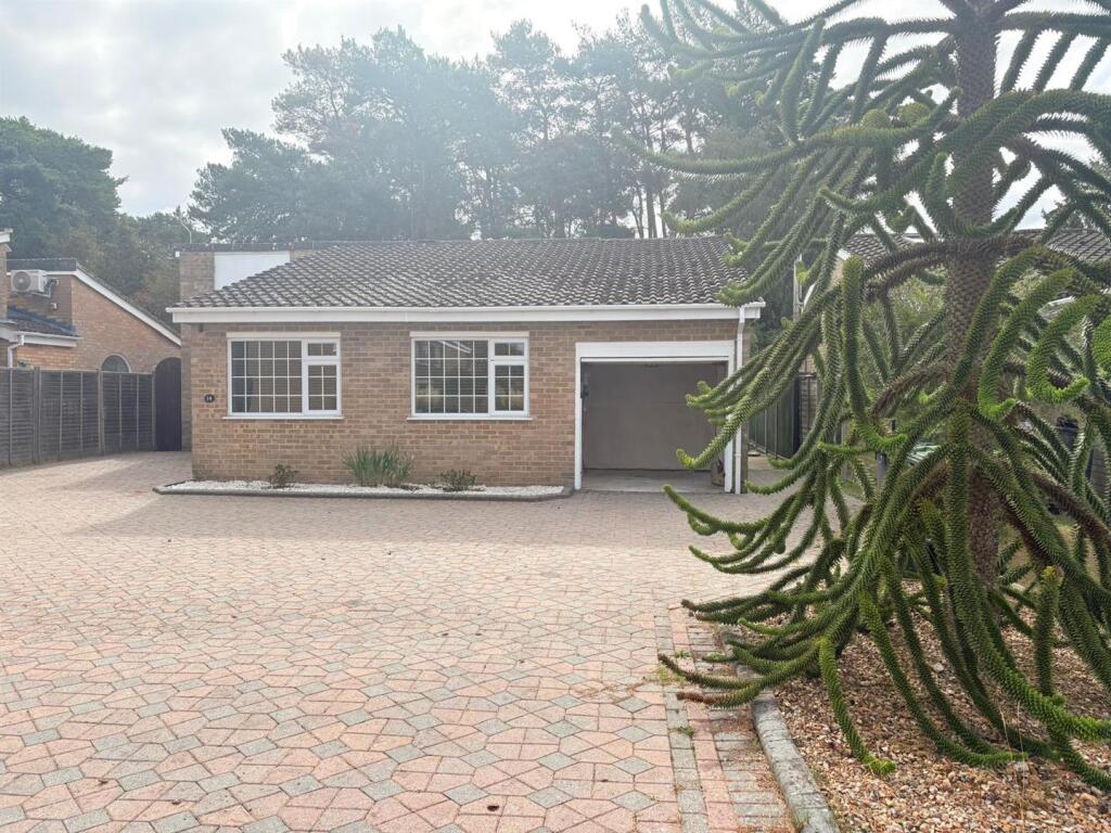 Ivy Close, St. Leonards, Ringwood