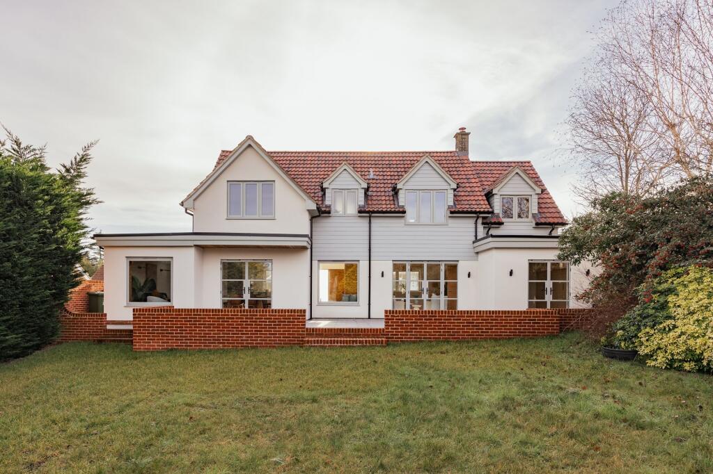 A Refined Coastal Home in Blakeney photo 4