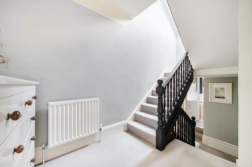 House in Sevenoaks, Halstead - More