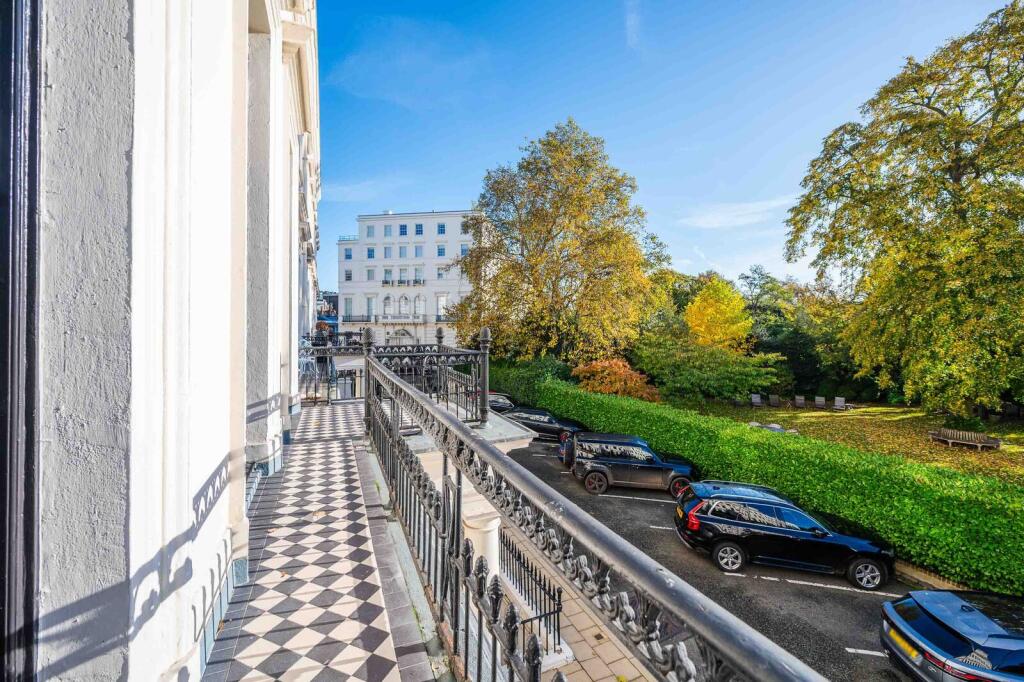 Apartment in London, Paddington - More