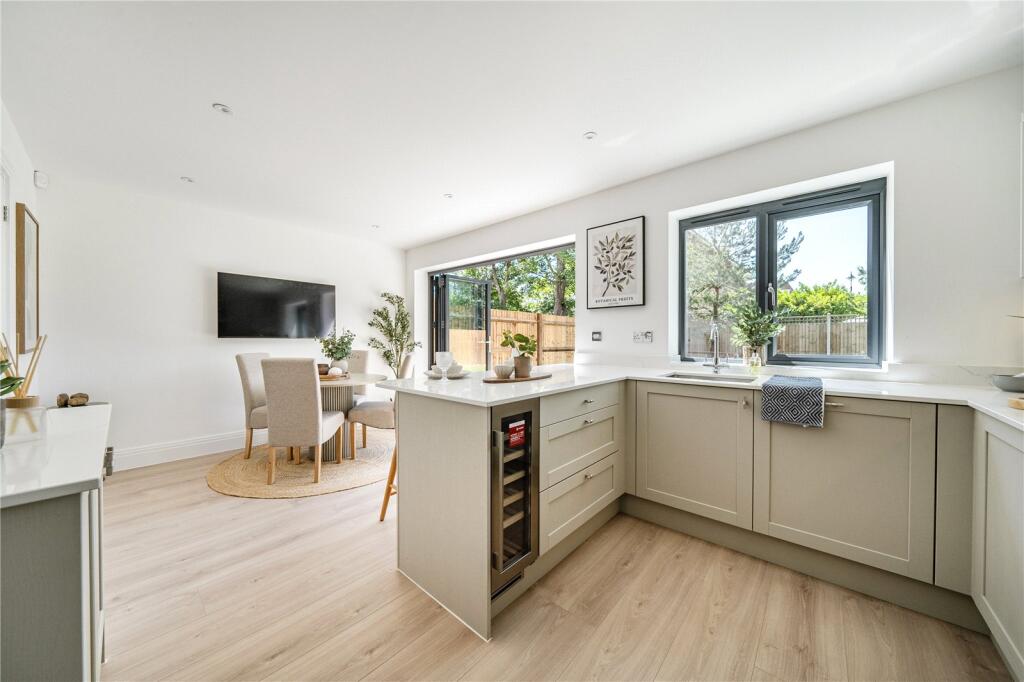 House in Surrey Heath, Dettingen Park, Heatherside - View 3