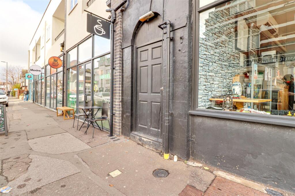 Main image of property: * EXTRA LARGE FLAT WITH SEA VIEWS * Hamlet Court Road, Westcliff-on-Sea